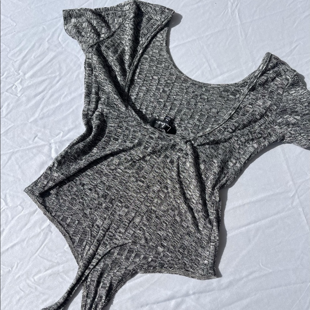 LuLus gray ribbed bodysuit size M - Picture 2 of 2